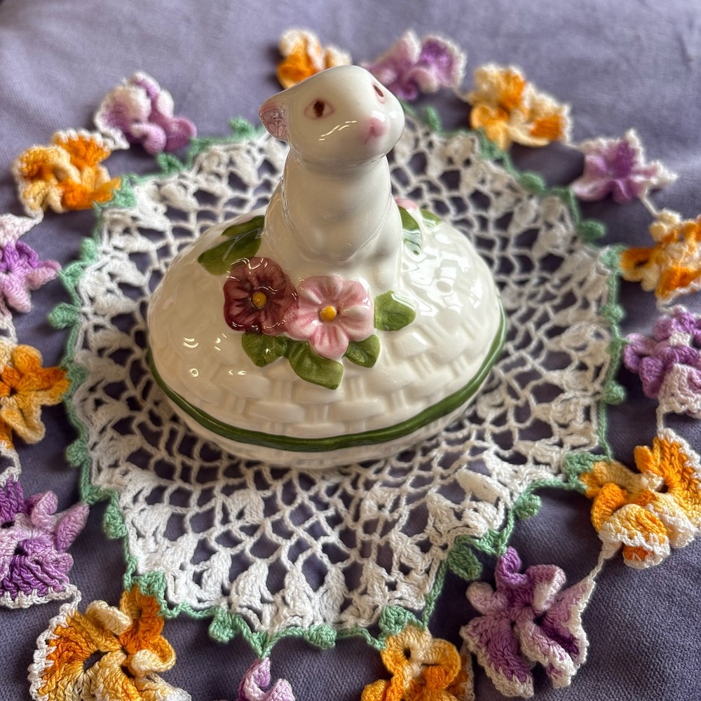 Sweetest vintage Avon hand-painted bunny luv ceramic trinket box